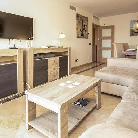 2 Bedroom Gorgeous In Apartment *