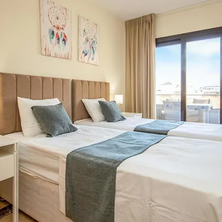 Apartment 2 Bedroom Gorgeous In *